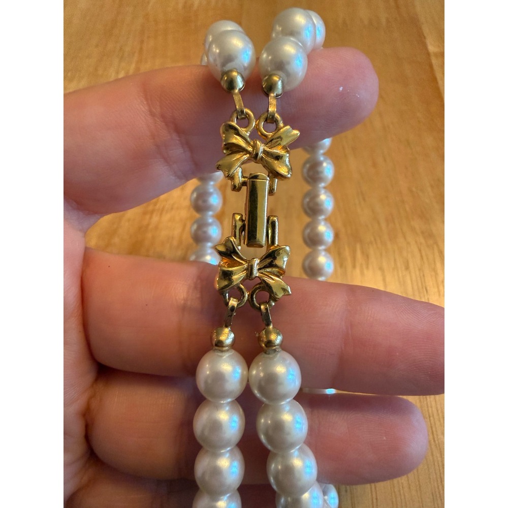 Avon Double Strand Faux Pearl Bracelet Gold Tone Bow Clasp White Beads Classic